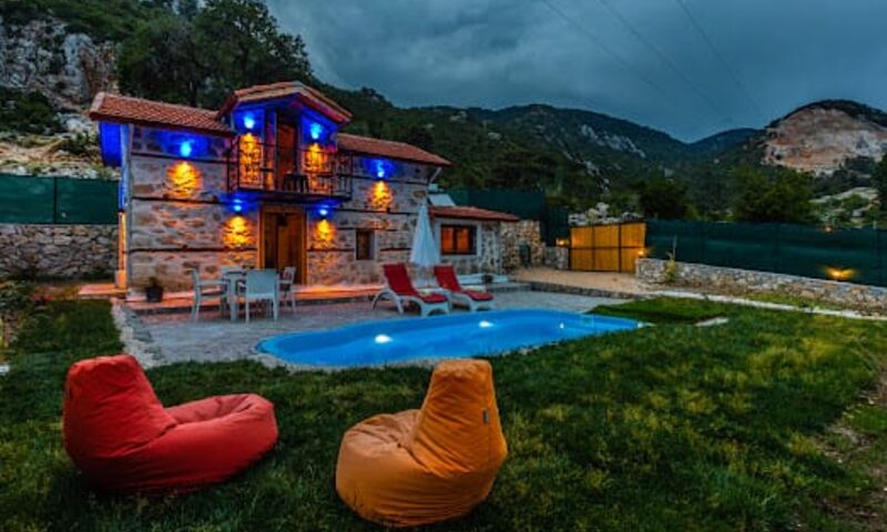 VILLA MOUNTAIN HOUSE
